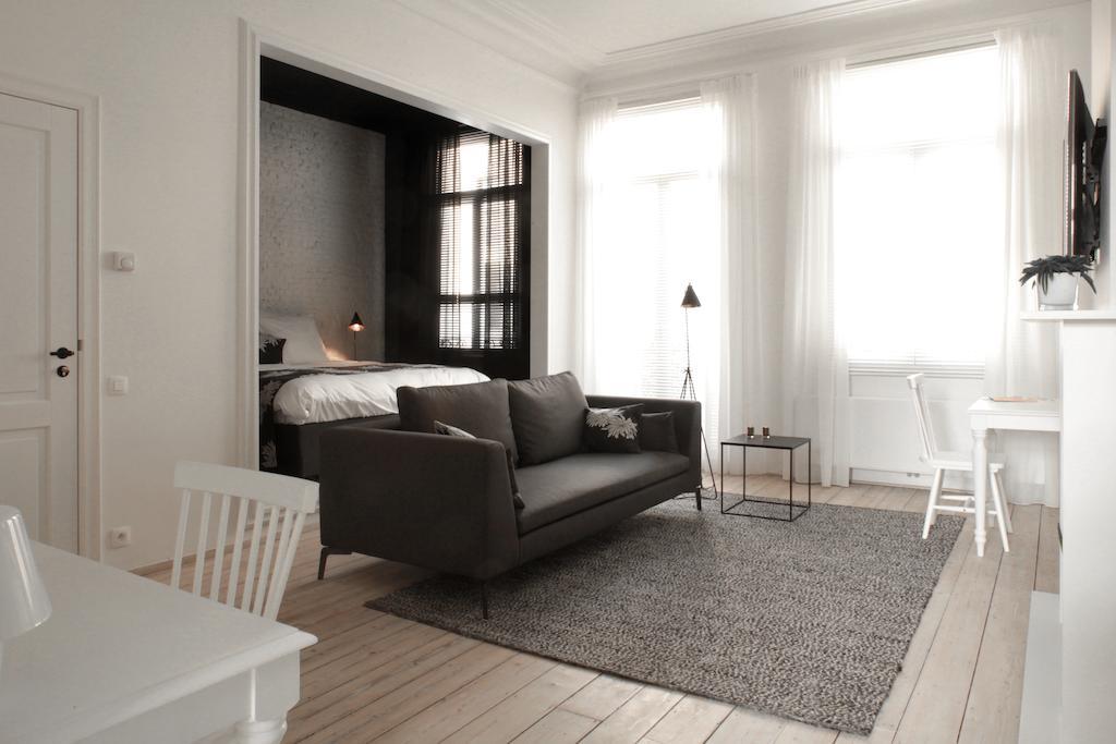 Maison Nationale City Flats & Suites 안트베르펜 객실 사진 A typical studio apartment