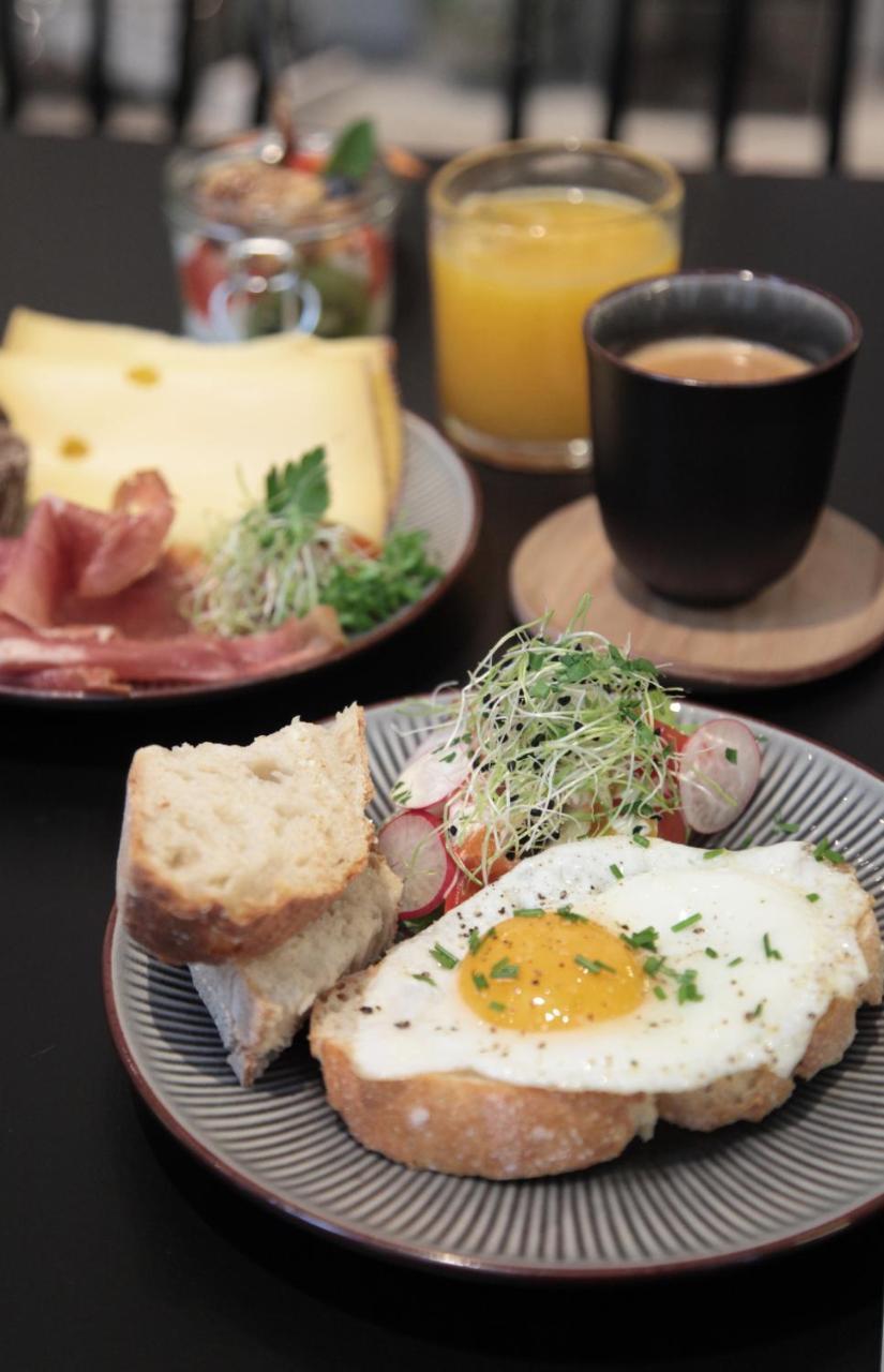 Maison Nationale City Flats & Suites 안트베르펜 외부 사진 A typical breakfast in Belgium