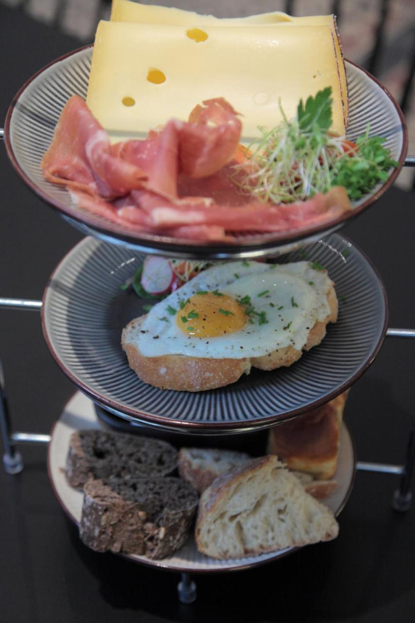 Maison Nationale City Flats & Suites 안트베르펜 외부 사진 Egg and ham on toast